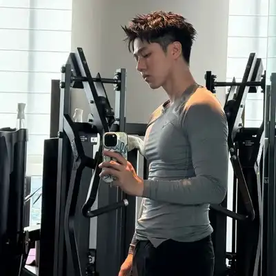 周英彤